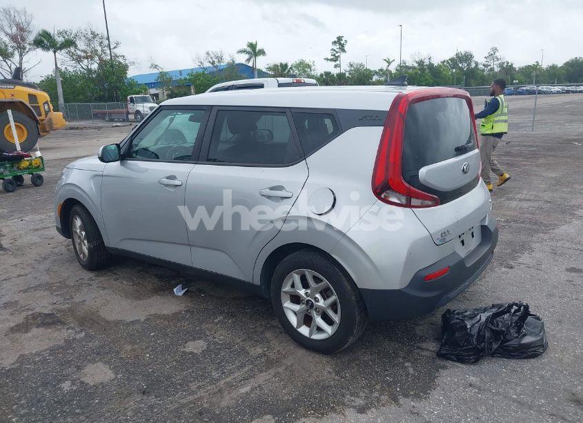 Photo 3 of 2020 Kia Soul S (VIN KNDJ23AU7L7110041)