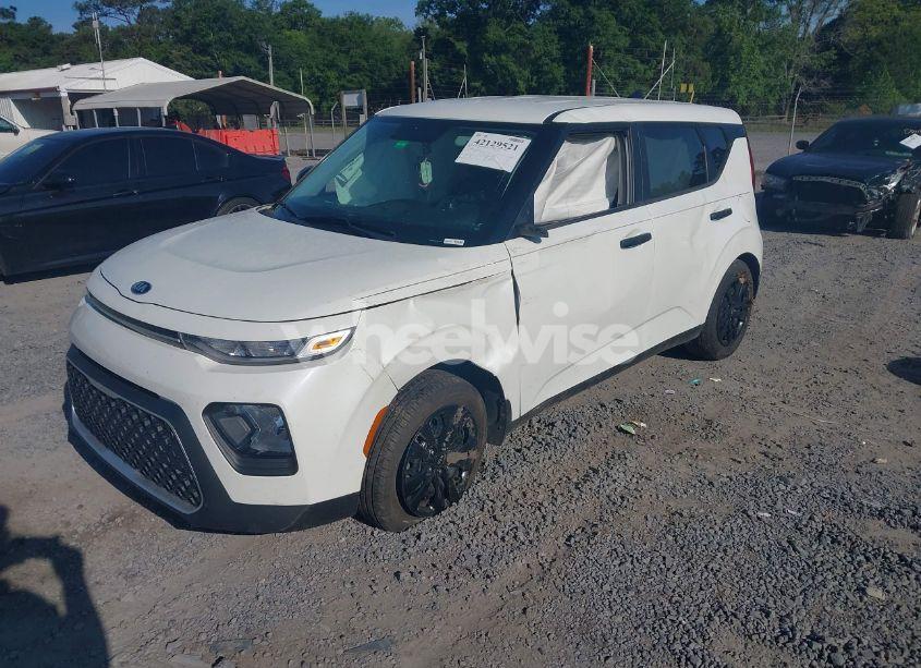 Photo 2 of 2021 Kia Soul LX (VIN KNDJ23AU7M7143705)