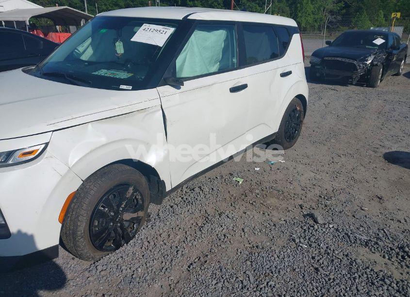 Photo 6 of 2021 Kia Soul LX (VIN KNDJ23AU7M7143705)