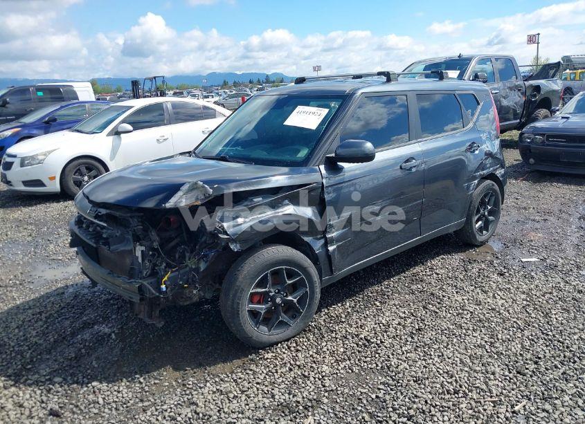 Photo 2 of 2021 Kia Soul S (VIN KNDJ23AU7M7754527)