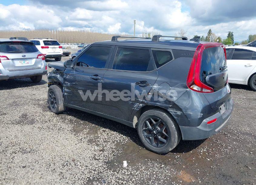 Photo 3 of 2021 Kia Soul S (VIN KNDJ23AU7M7754527)