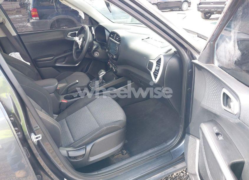 Photo 5 of 2021 Kia Soul S (VIN KNDJ23AU7M7754527)