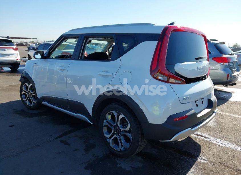 Photo 3 of 2022 Kia Soul X-LINE (VIN KNDJ23AU7N7163695)