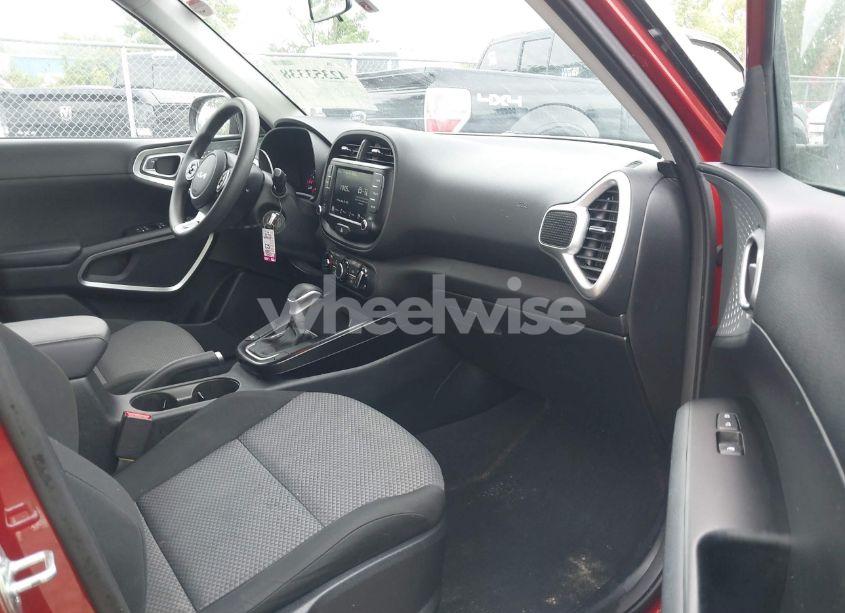 Photo 5 of 2022 Kia Soul LX (VIN KNDJ23AU7N7811813)