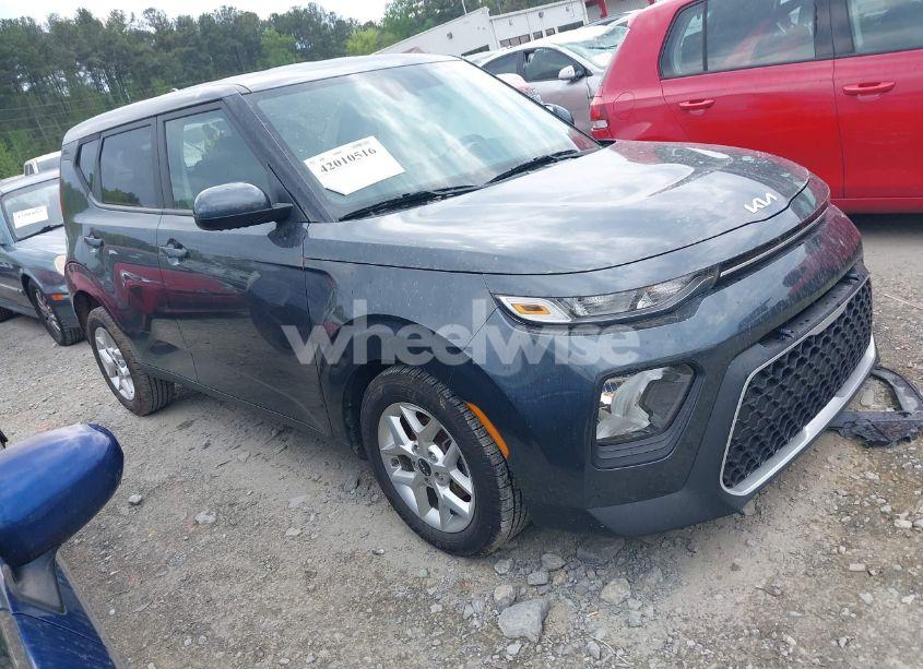 2022 Kia Soul LX (VIN KNDJ23AU7N7824576) main photo