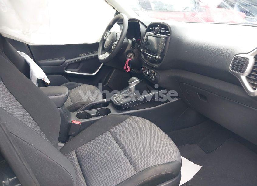 Photo 5 of 2022 Kia Soul LX (VIN KNDJ23AU7N7824576)