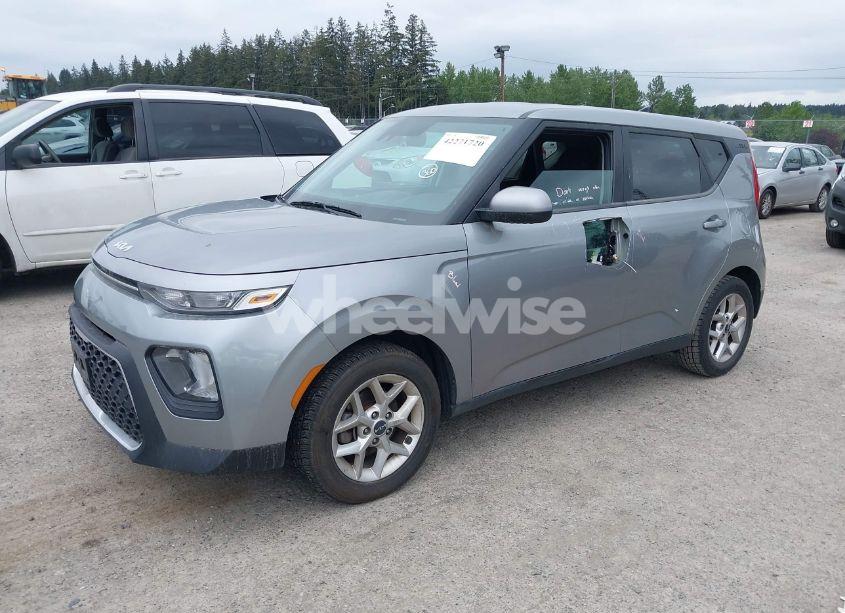 Photo 2 of 2022 Kia Soul LX (VIN KNDJ23AU7N7825856)