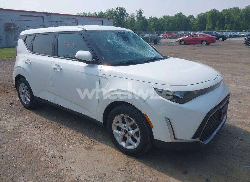 2023 Kia Soul LX (VIN KNDJ23AU7P7210968) main photo