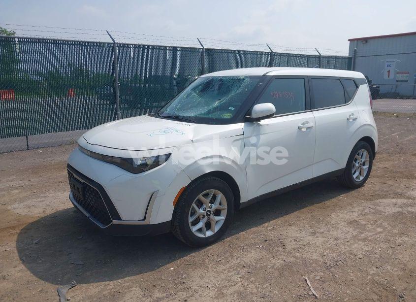Photo 2 of 2023 Kia Soul LX (VIN KNDJ23AU7P7210968)