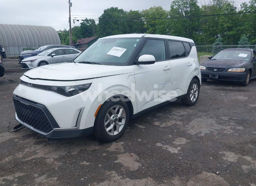 Photo 2 of 2023 Kia Soul LX (VIN KNDJ23AU7P7875952)