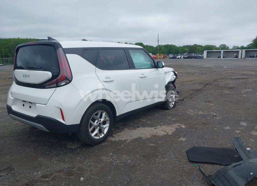 Photo 4 of 2023 Kia Soul LX (VIN KNDJ23AU7P7875952)