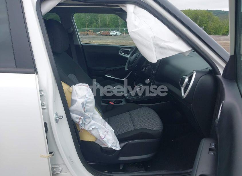 Photo 5 of 2023 Kia Soul LX (VIN KNDJ23AU7P7875952)