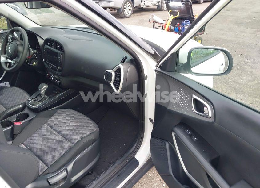 Photo 5 of 2024 Kia Soul LX (VIN KNDJ23AU7R7231211)