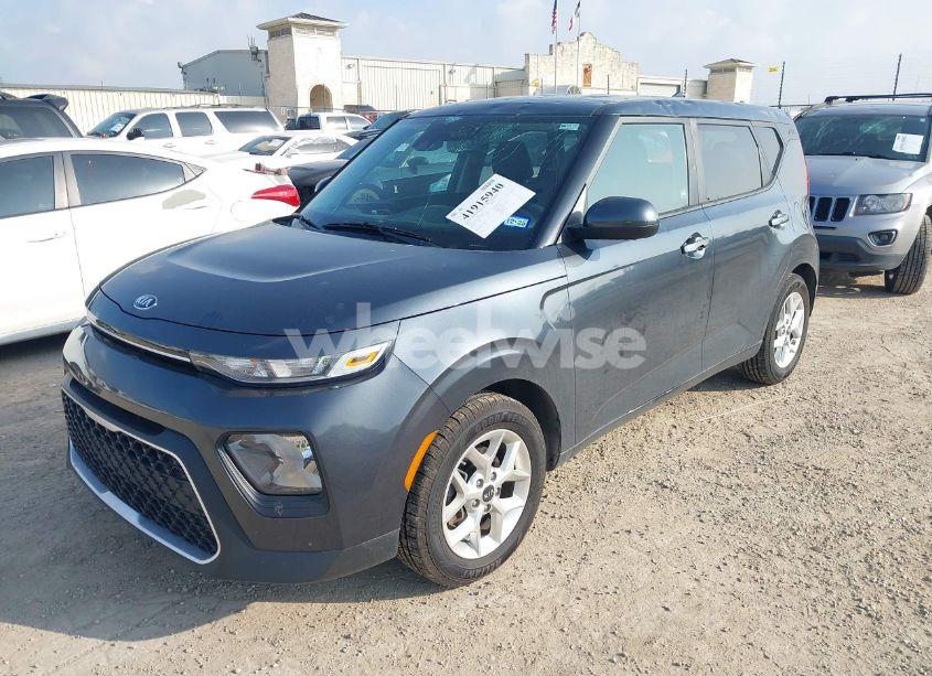 Photo 2 of 2020 Kia Soul S (VIN KNDJ23AU8L7094285)