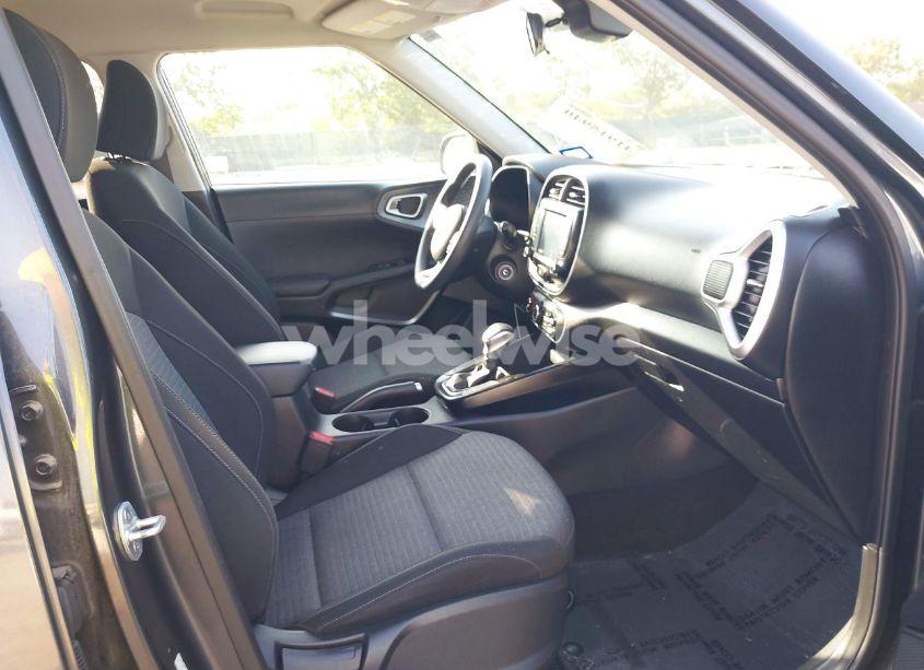 Photo 5 of 2020 Kia Soul S (VIN KNDJ23AU8L7094285)