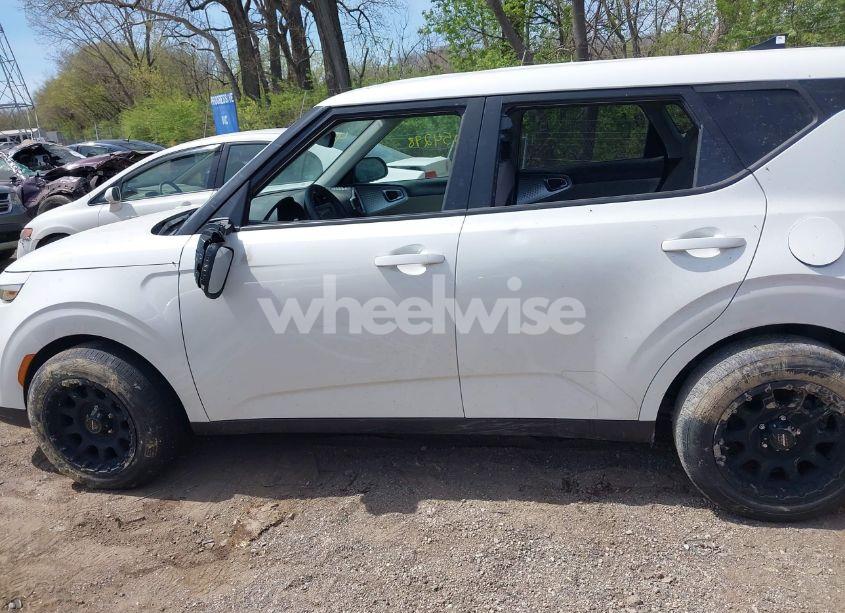 Photo 13 of 2021 Kia Soul LX (VIN KNDJ23AU8M7772518)