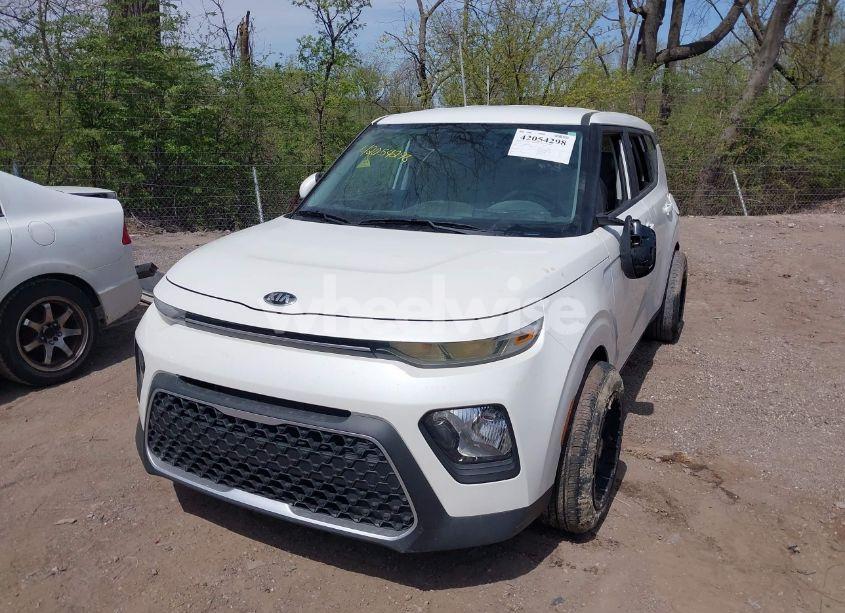 Photo 2 of 2021 Kia Soul LX (VIN KNDJ23AU8M7772518)