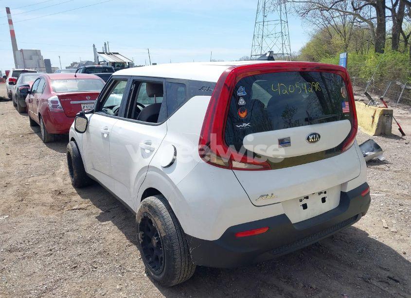Photo 3 of 2021 Kia Soul LX (VIN KNDJ23AU8M7772518)