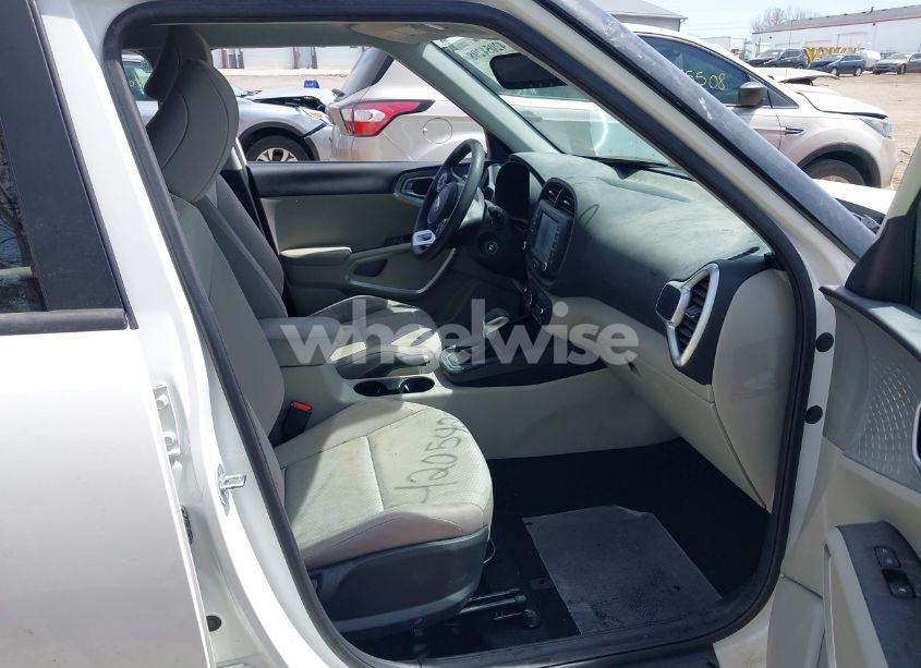 Photo 5 of 2021 Kia Soul LX (VIN KNDJ23AU8M7772518)