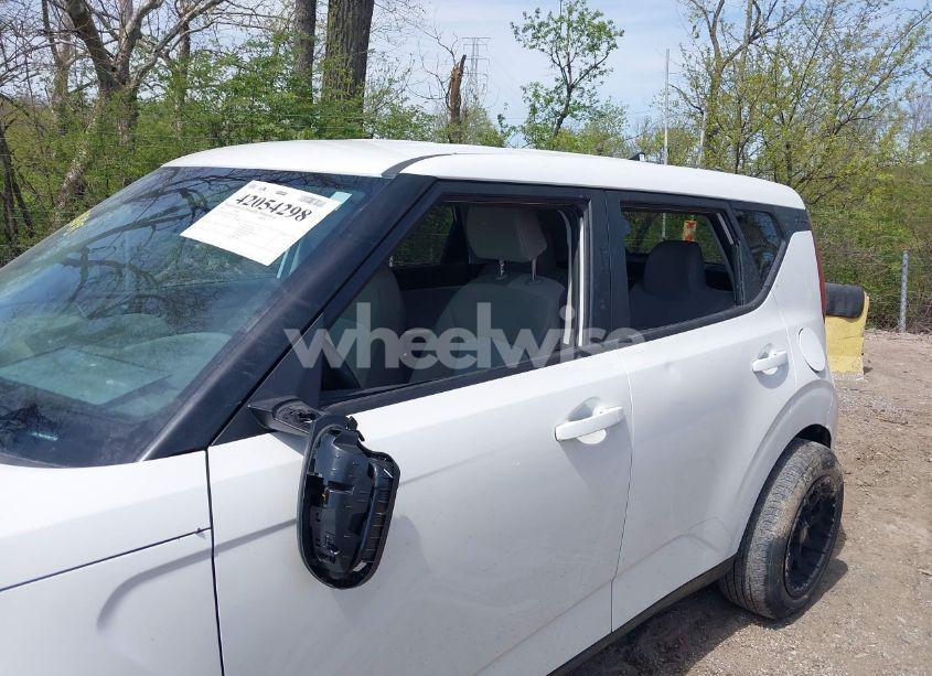 Photo 6 of 2021 Kia Soul LX (VIN KNDJ23AU8M7772518)