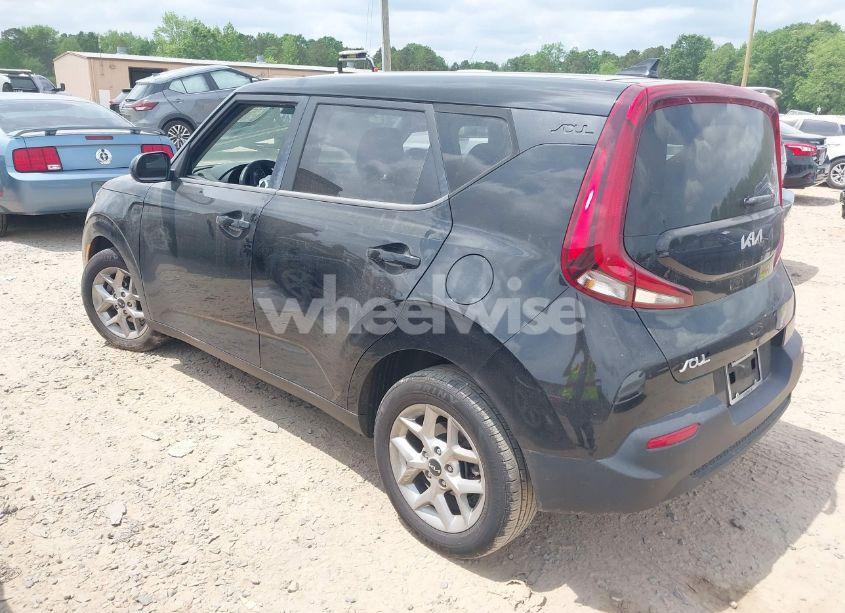 Photo 3 of 2022 Kia Soul LX (VIN KNDJ23AU8N7184149)