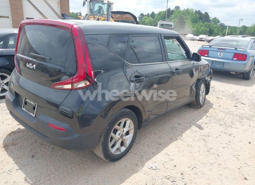 Photo 4 of 2022 Kia Soul LX (VIN KNDJ23AU8N7184149)