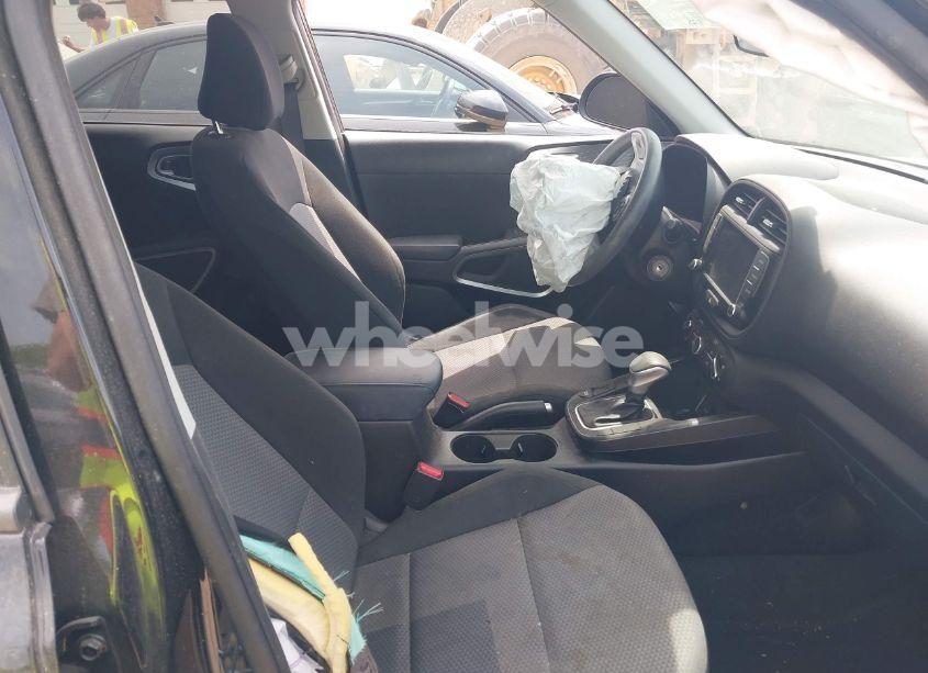 Photo 5 of 2022 Kia Soul LX (VIN KNDJ23AU8N7184149)