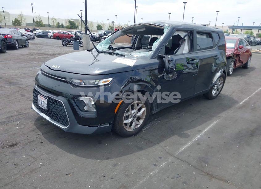 Photo 2 of 2022 Kia Soul LX (VIN KNDJ23AU8N7185608)