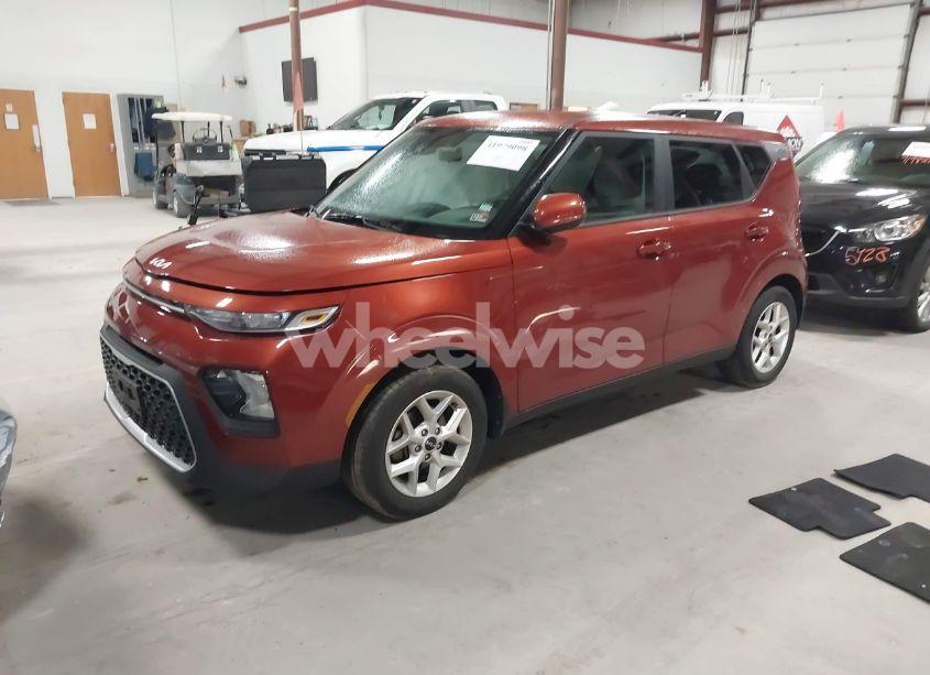 Photo 2 of 2022 Kia Soul LX (VIN KNDJ23AU8N7814087)