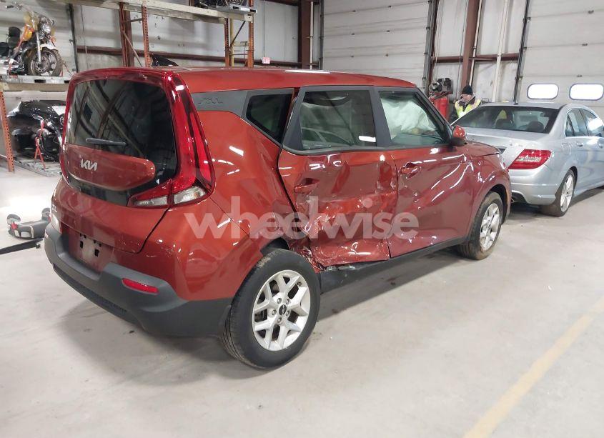 Photo 4 of 2022 Kia Soul LX (VIN KNDJ23AU8N7814087)