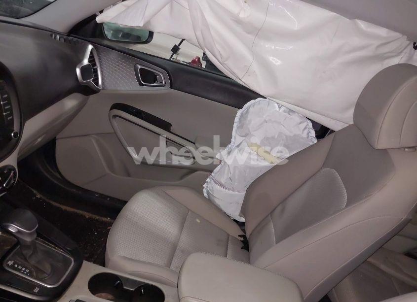 Photo 5 of 2022 Kia Soul LX (VIN KNDJ23AU8N7814087)