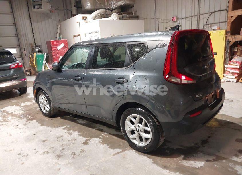 Photo 3 of 2022 Kia Soul LX (VIN KNDJ23AU8N7814817)