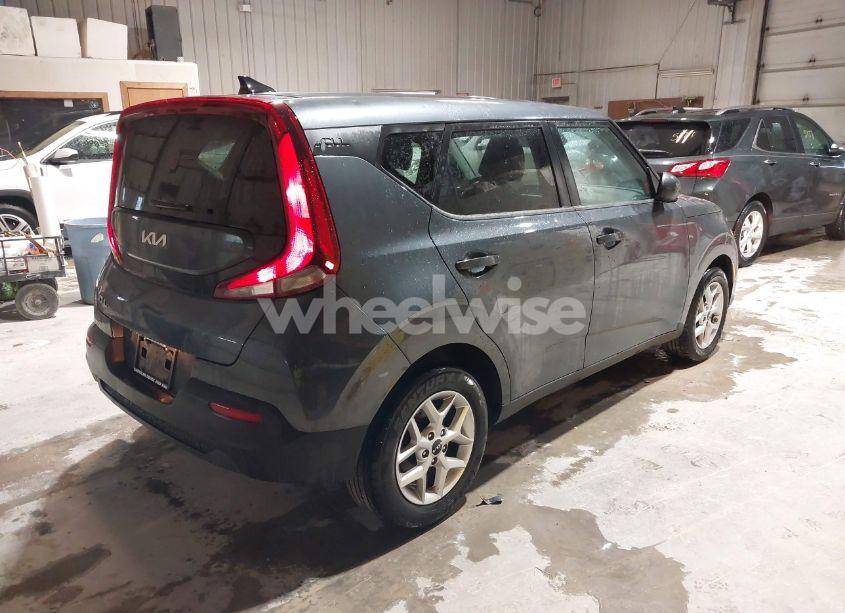 Photo 4 of 2022 Kia Soul LX (VIN KNDJ23AU8N7814817)