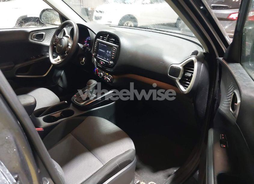 Photo 5 of 2022 Kia Soul LX (VIN KNDJ23AU8N7814817)