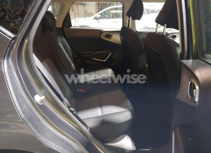 Photo 8 of 2022 Kia Soul LX (VIN KNDJ23AU8N7814817)