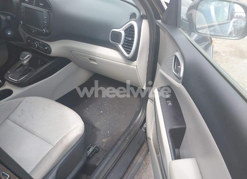 Photo 5 of 2023 Kia Soul LX (VIN KNDJ23AU8P7876673)