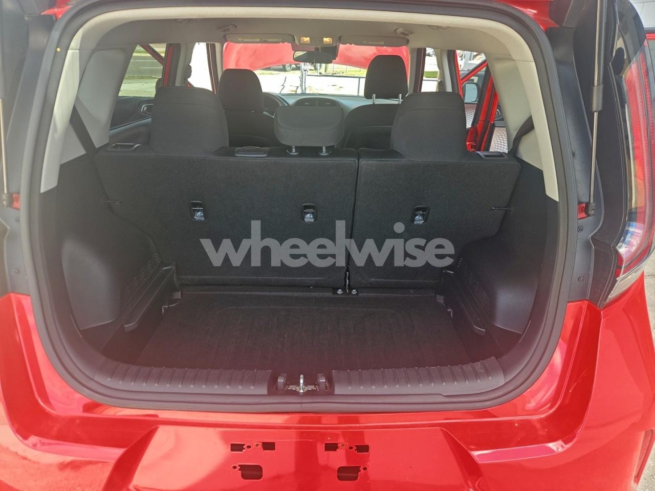 Photo 12 of 2024 KIA SOUL LX (VIN KNDJ23AU8R7218371)