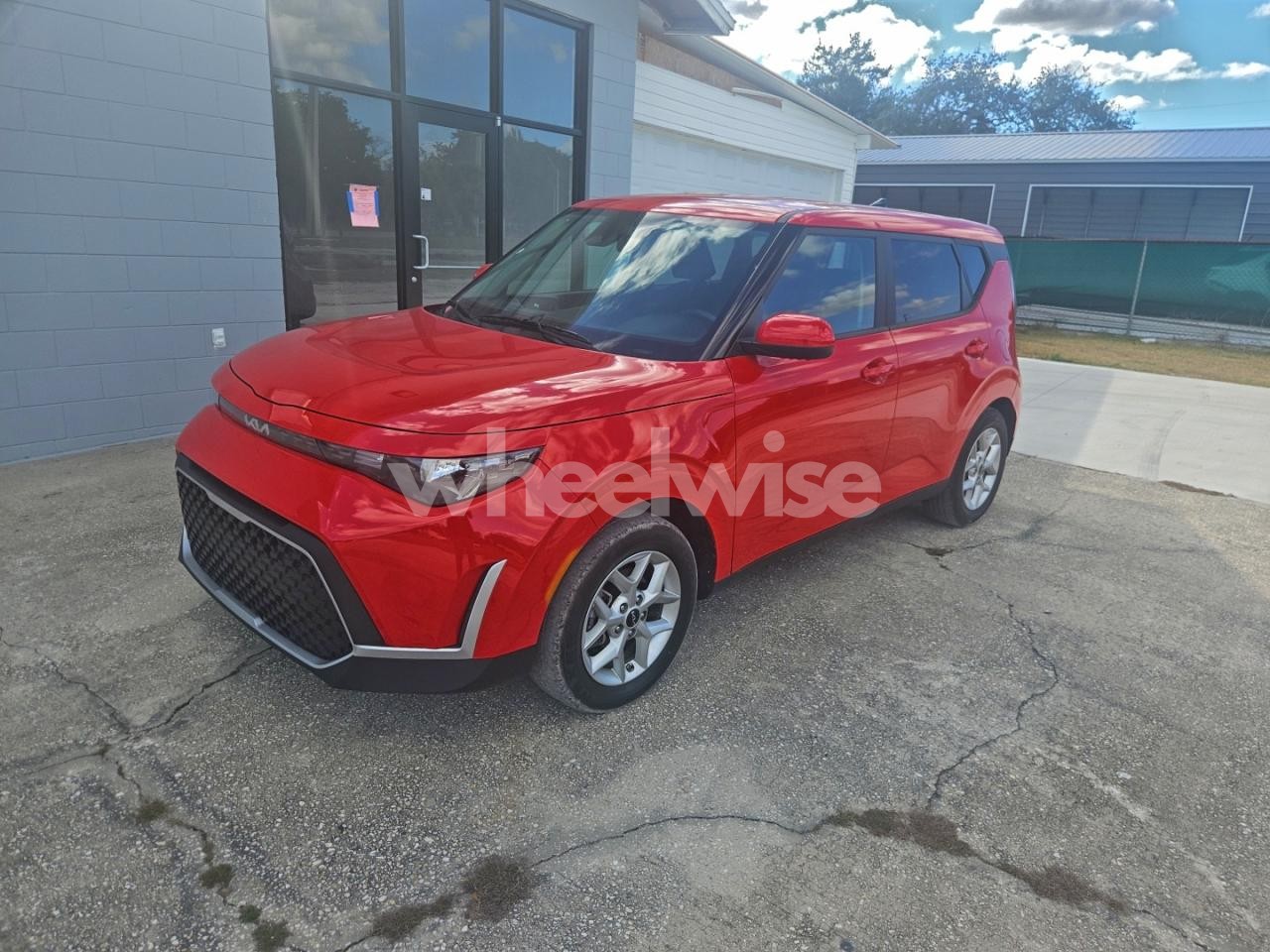 Photo 2 of 2024 KIA SOUL LX (VIN KNDJ23AU8R7218371)