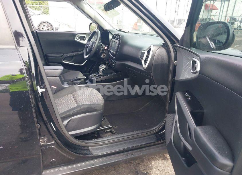 Photo 5 of 2020 Kia Soul LX (VIN KNDJ23AU9L7071761)