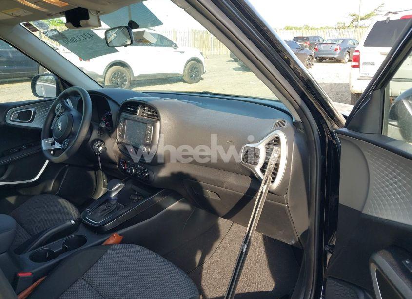 Photo 5 of 2021 Kia Soul LX (VIN KNDJ23AU9M7147254)