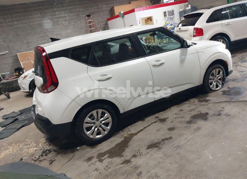 Photo 4 of 2021 Kia Soul LX (VIN KNDJ23AU9M7759180)