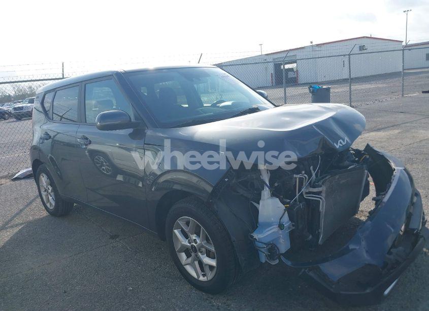 2022 Kia Soul LX (VIN KNDJ23AU9N7802384) main photo