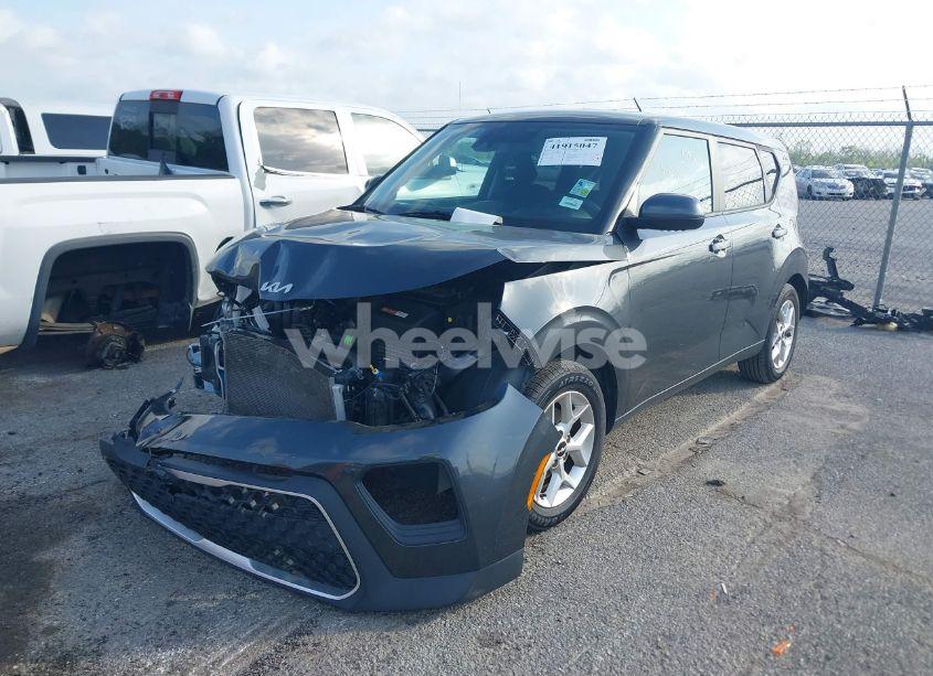 Photo 2 of 2022 Kia Soul LX (VIN KNDJ23AU9N7802384)