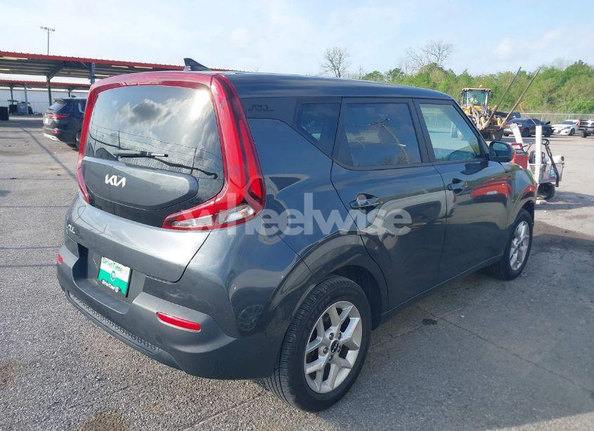 Photo 4 of 2022 Kia Soul LX (VIN KNDJ23AU9N7802384)