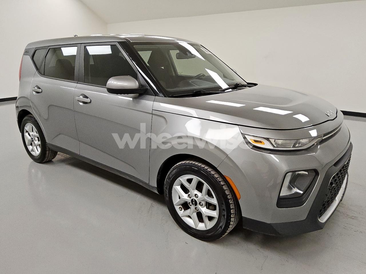 Photo 4 of 2022 KIA SOUL LX (VIN KNDJ23AU9N7807794)