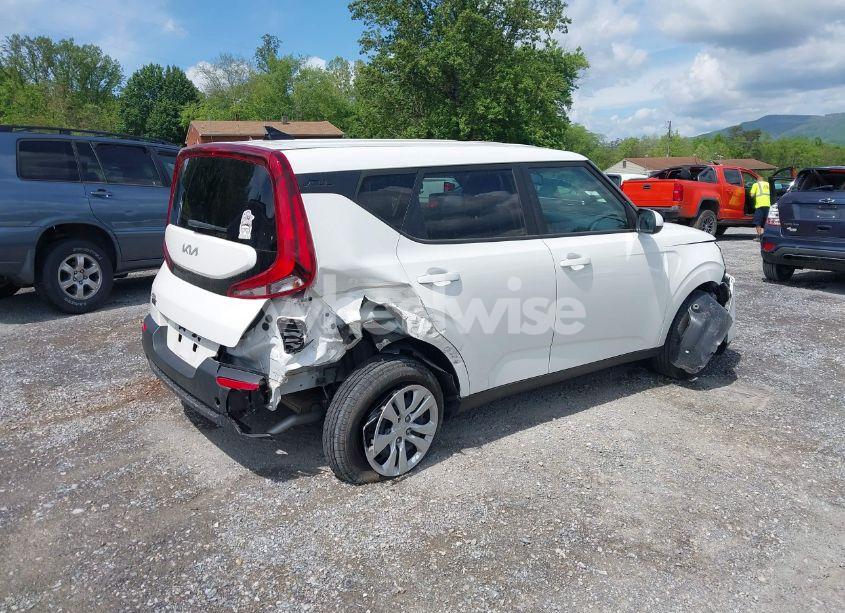 Photo 4 of 2022 Kia Soul LX (VIN KNDJ23AU9N7830492)