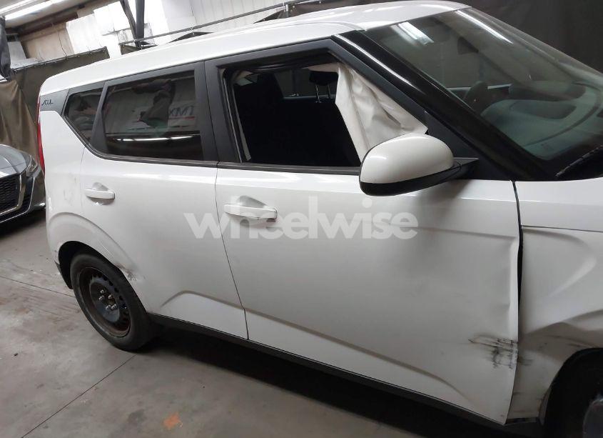 Photo 13 of 2020 Kia Soul LX (VIN KNDJ23AUXL7024951)