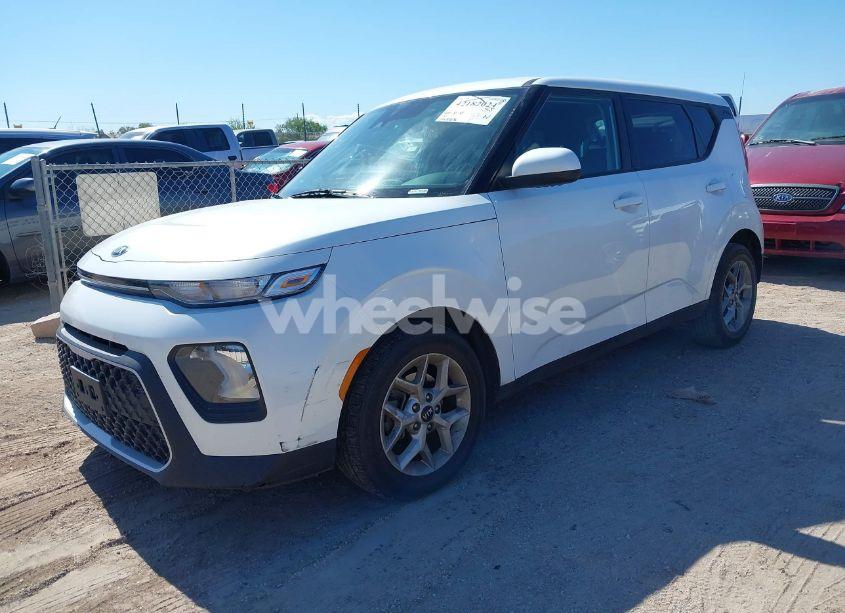 Photo 2 of 2020 Kia Soul S (VIN KNDJ23AUXL7060476)
