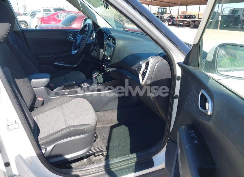 Photo 5 of 2020 Kia Soul S (VIN KNDJ23AUXL7060476)