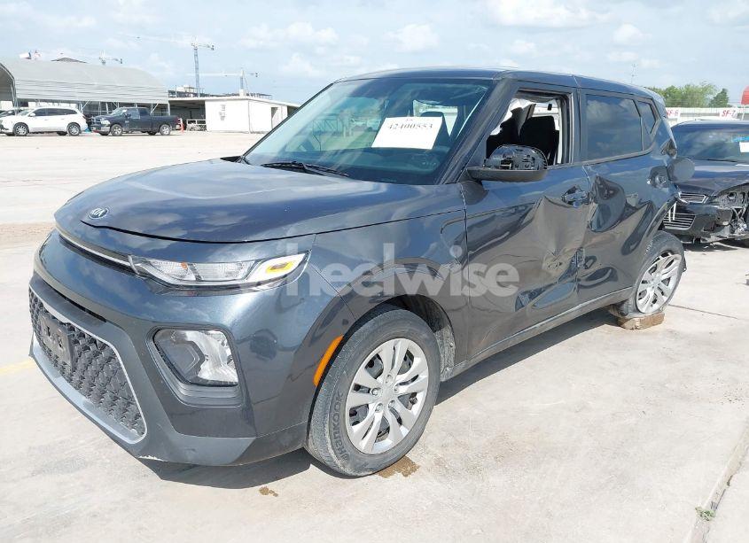 Photo 2 of 2020 Kia Soul LX (VIN KNDJ23AUXL7729877)
